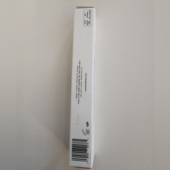 Iconic London Triple Threat Mascara. Volume, Length, Fierce, Flare, Fluff, Curl - Picture 2 of 3